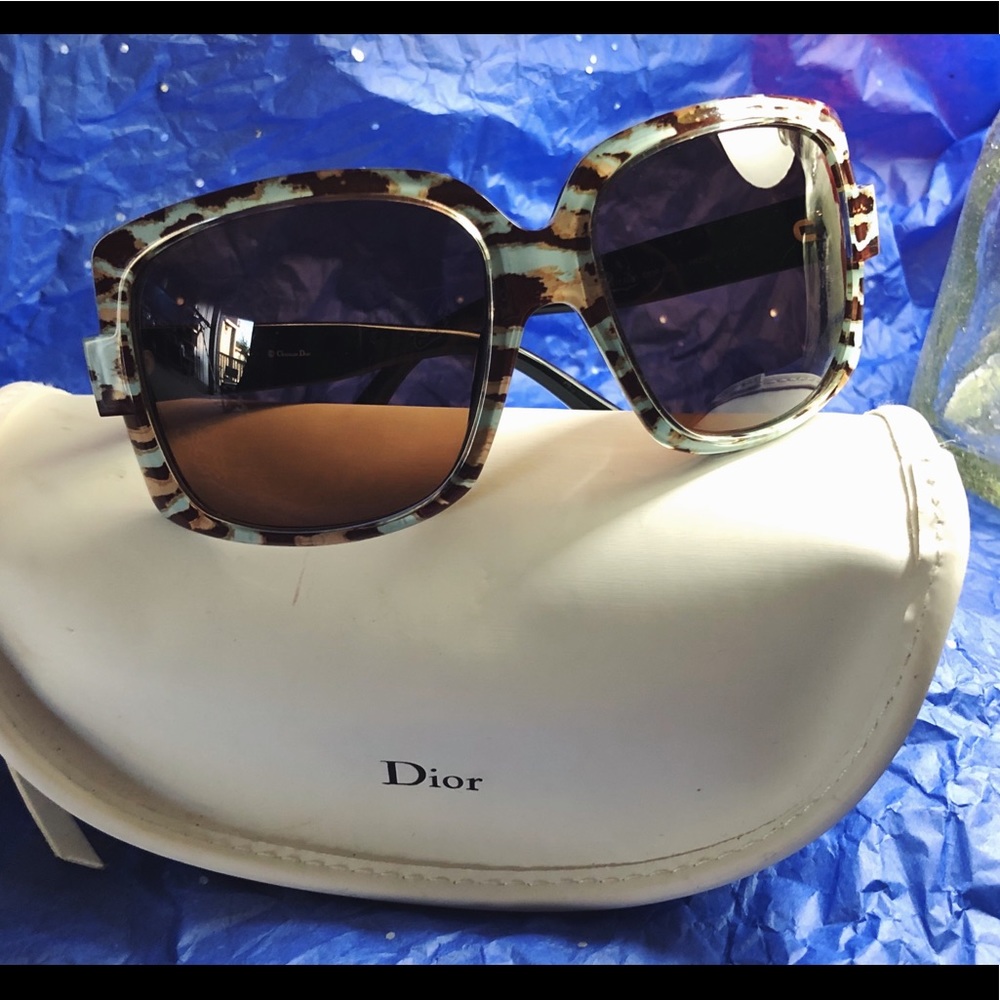 Ladies Dior sunglasses 🌸